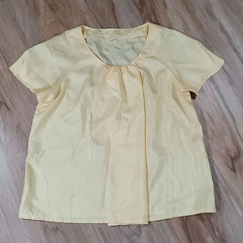 🔺️Yellow Lightweight Scoop Neck Short Sleeve Top Medium